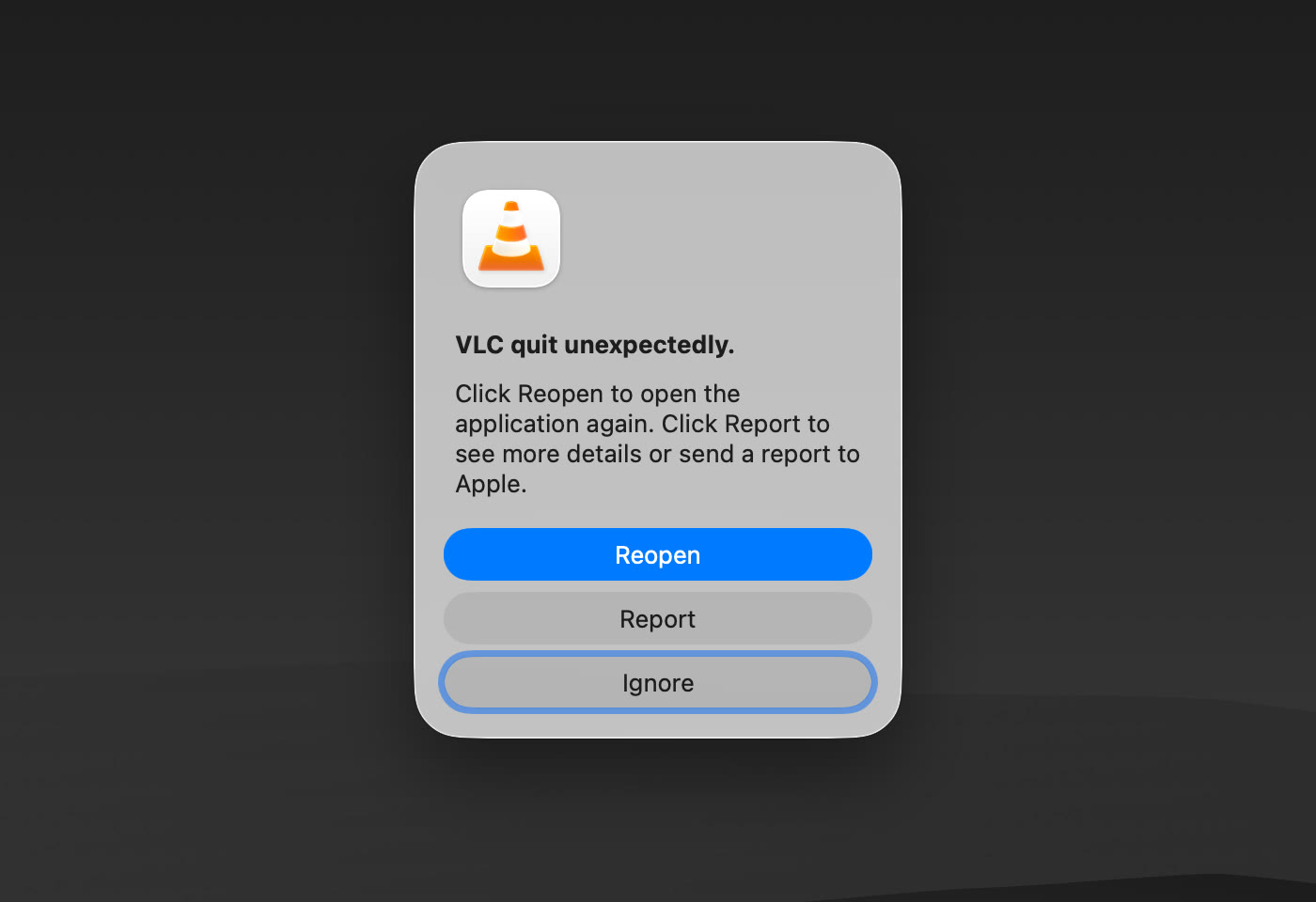 What someone sees when they open an app with fake crash on: the Mac’s own VLC quit unexpectedly box